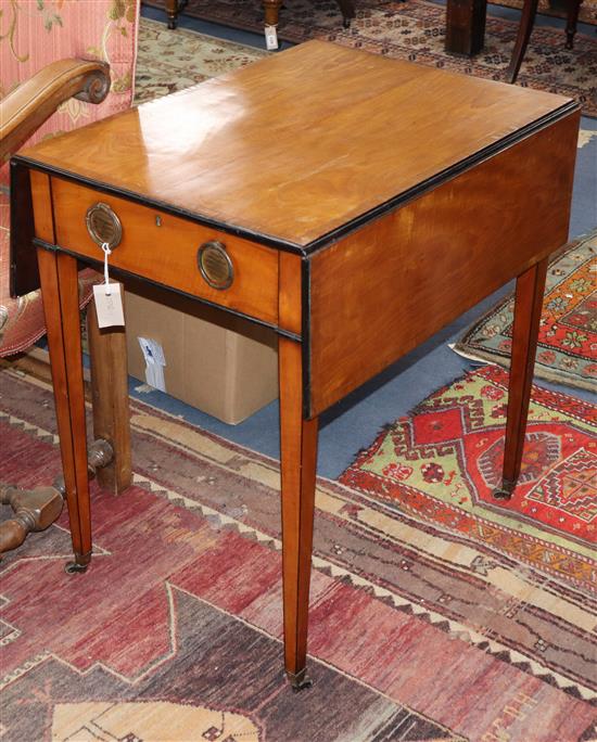 A George III satinwood pembroke table, W.52cm, L.68cm, H.73cm